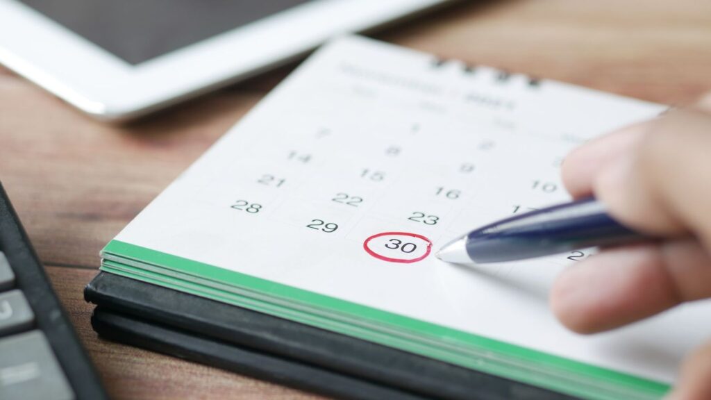 Calendar with a date circled to count the weeks since an exposure