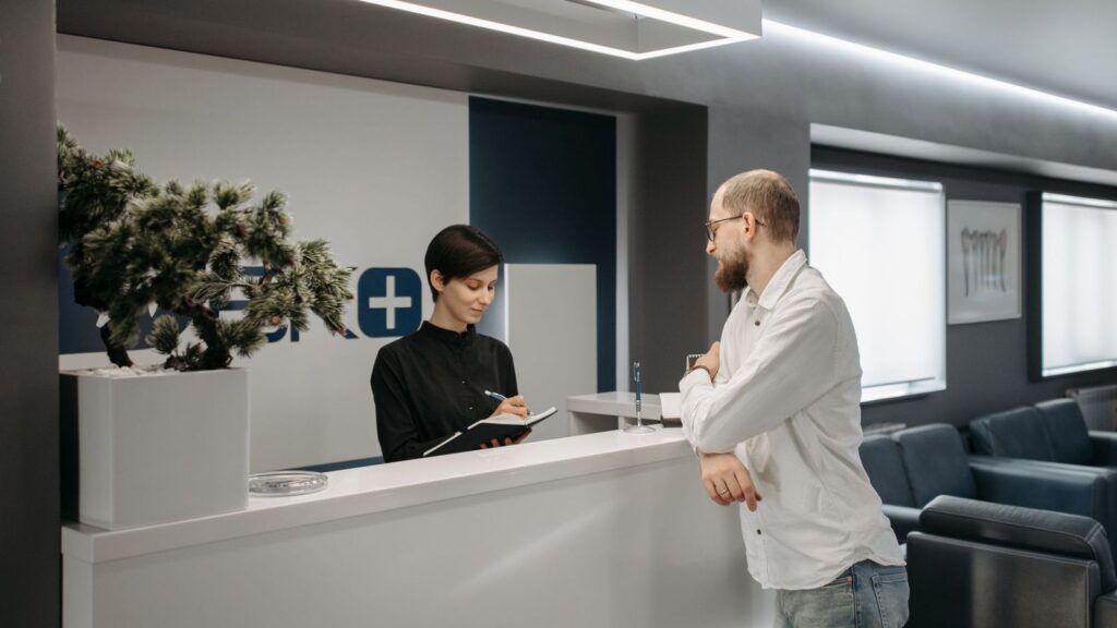 Calm, modern clinic reception area in Bangkok's Sukhumvit district