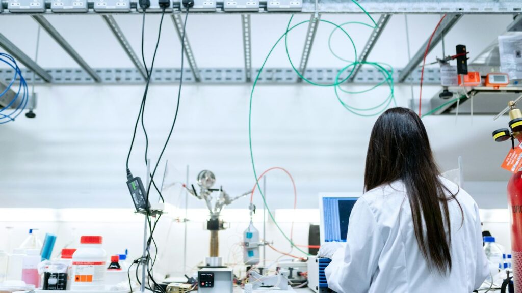 Laboratory scientist working with samples, like the viral load tests that confirm an undetectable result